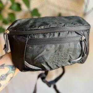 Bass Pro Shops Waist Pack / Fanny Pack – Black Camo, Outdoors Hiking Fishing Bag